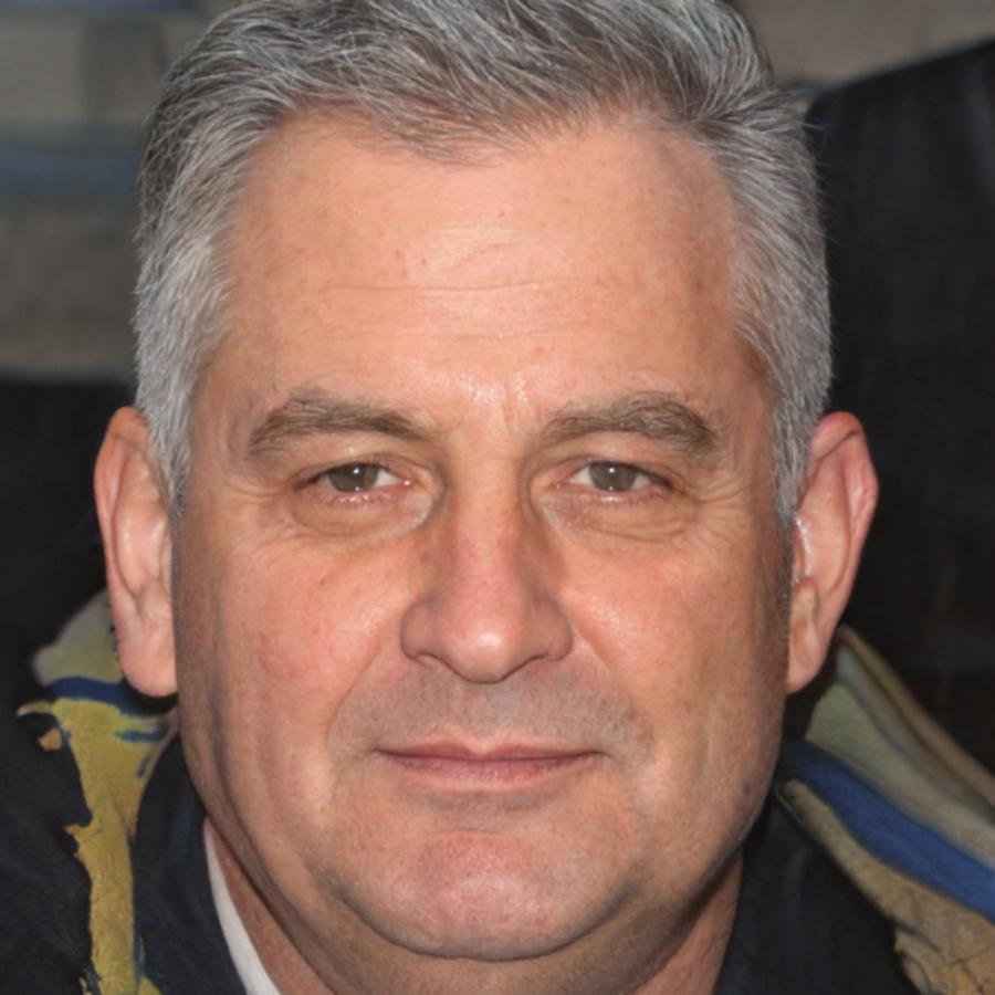 Retrato profesional de Álvaro Santamaría, especialista en análisis de riesgo